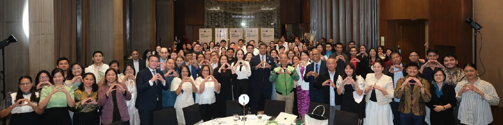 Local chief executives and representatives of the collaborating LGUs under the EU-PH Green Economy Partnership together with the representatives of the European Union Delegation in the Philippines, Department of the Interior and Local Government, Department of Environment and Natural Resources, and UNDP during the National Inception Workshop of the Tier 1B LGUs Local chief executives and representatives of the collaborating LGUs under the EU-PH Green Economy Partnership together with the representatives of the European Union Delegation in the Philippines, Department of the Interior and Local Government, Department of Environment and Natural Resources, and UNDP during the National Inception Workshop of the Tier 1B LGUs